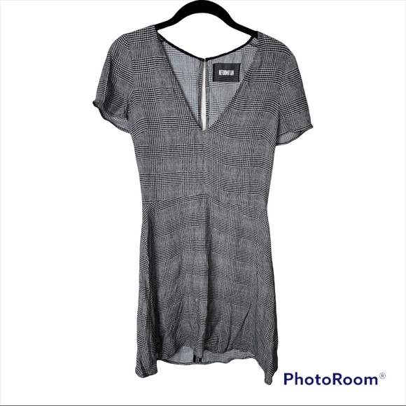 REFOMRATION Black White Houndstooth Short Sleeve V Neck Mini Dress Size 2/XS - Picture 3 of 6